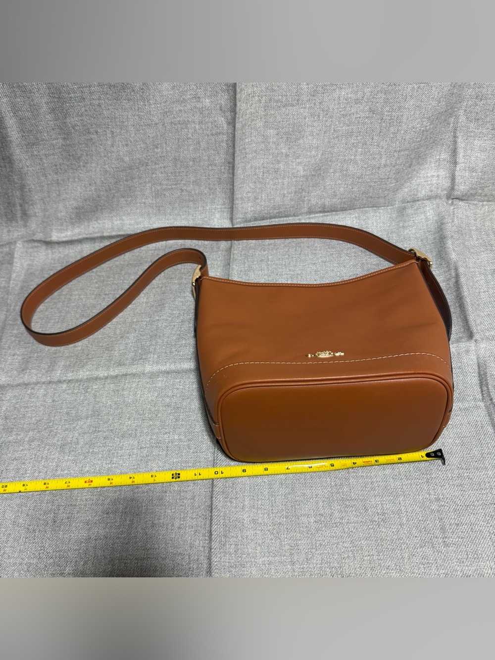 Coach Leather Bucket Bag Cognac Crossbody Shoulder Bag Gold Hardware